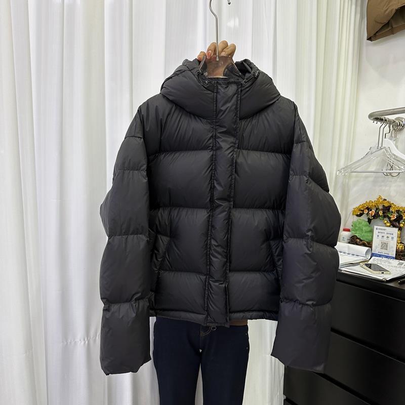 Short, Thick Cotton Jacket for Petite Women, 2026 Winter Trendy Fashion New Hooded Warm Puffer Jacket