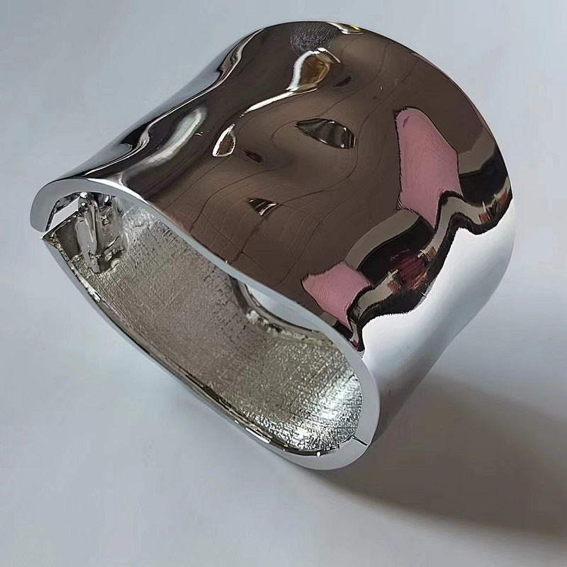 Dongguan Factory Direct Sales European and American Popular Simple Exaggerated Wide-Brimmed Sub-Gold Brushed Bracelet Normcore Spring Buckle Women's Bracelet