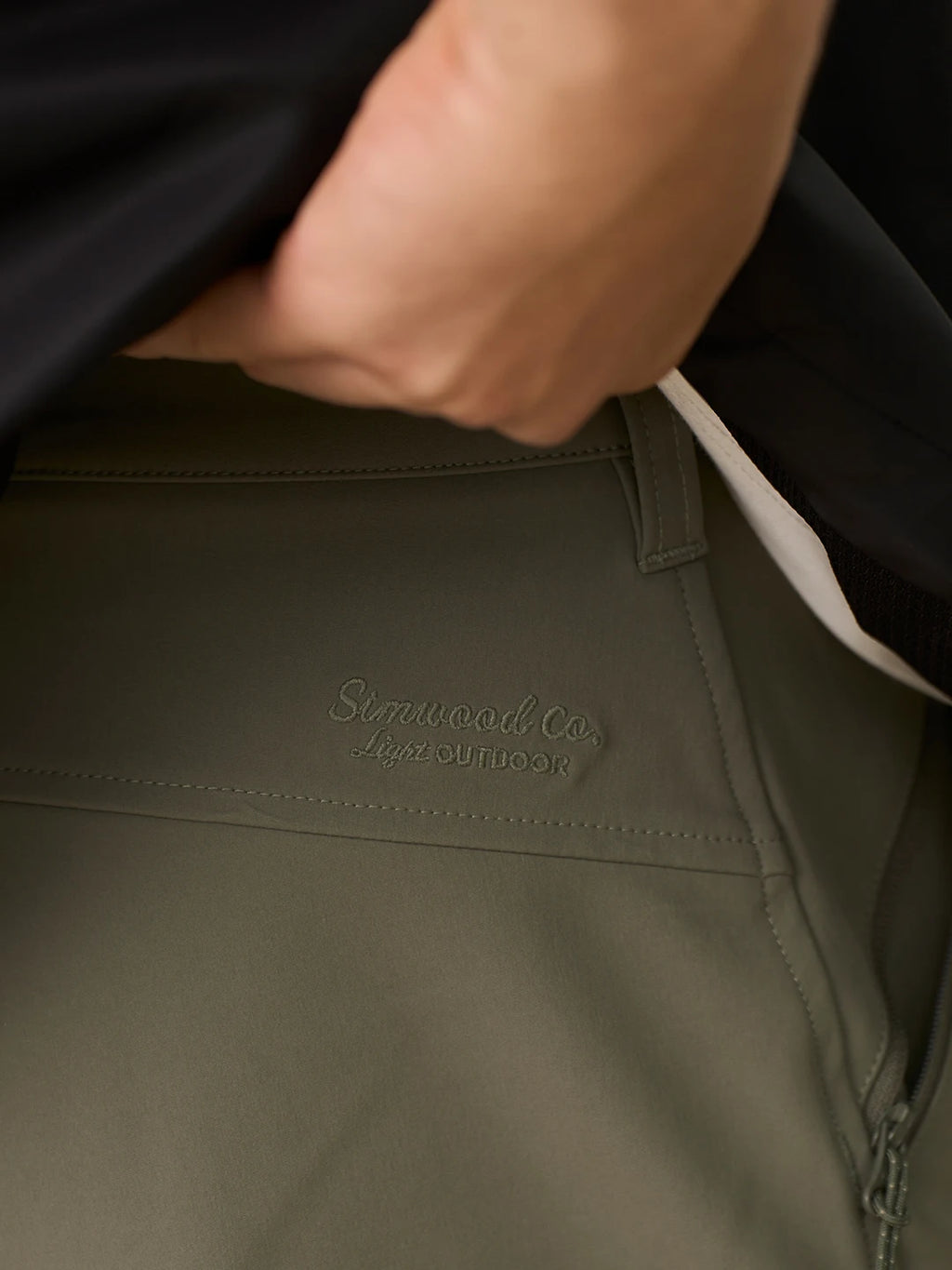 SIMWOOD 2026 Spring New Loose Straight Water Repellent Softshell Pants Men Elastic Hiking Trouser