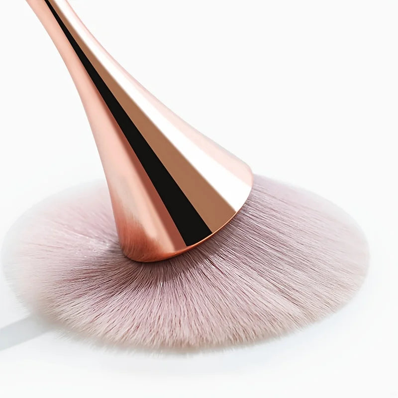 Luxurious nail brushes, new makeup brushes, blush brushes, nail brushes, dust brushes, and loose brushes
