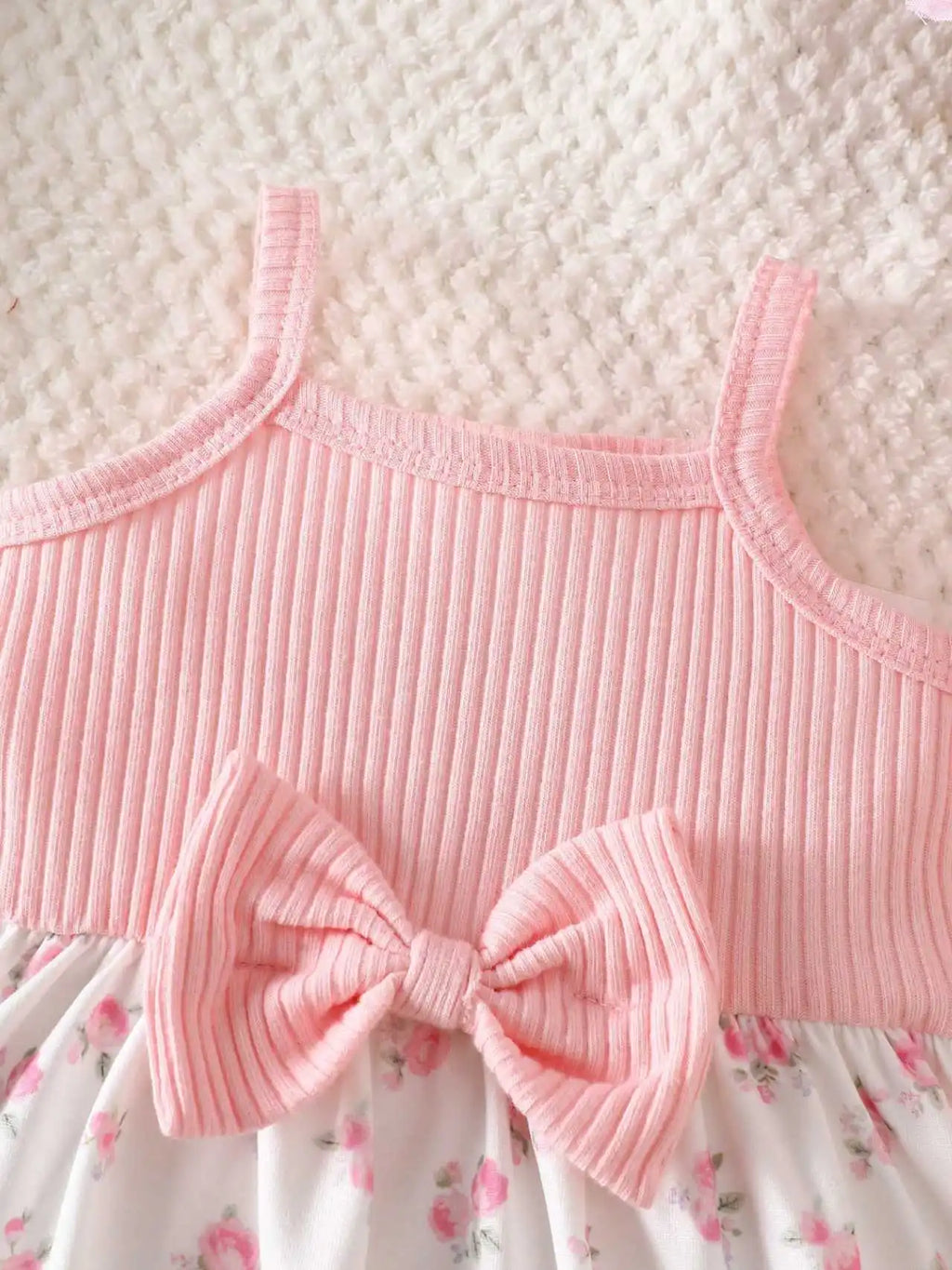 Summer newborn baby girl pink bow splicing small floral suspender dress fabric comfortable, cute, sweet and simple