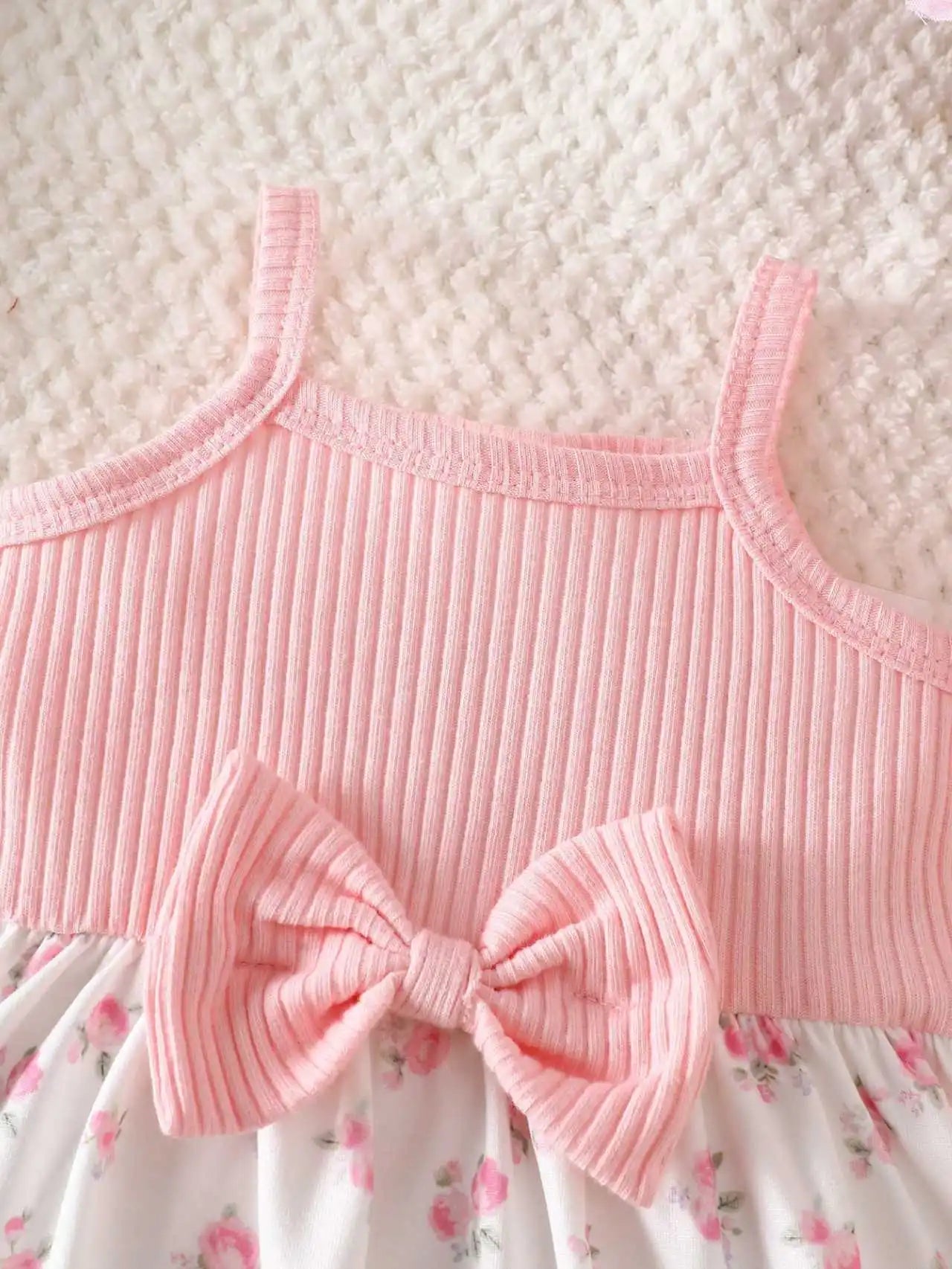Summer newborn baby girl pink bow splicing small floral suspender dress fabric comfortable, cute, sweet and simple