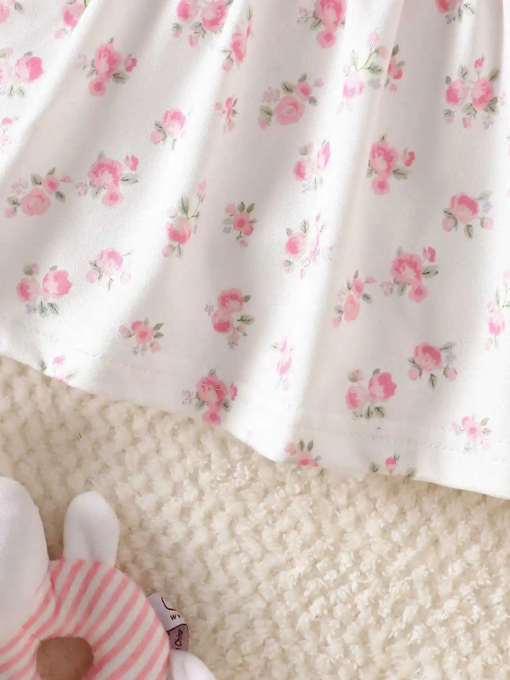 Summer newborn baby girl pink bow splicing small floral suspender dress fabric comfortable, cute, sweet and simple