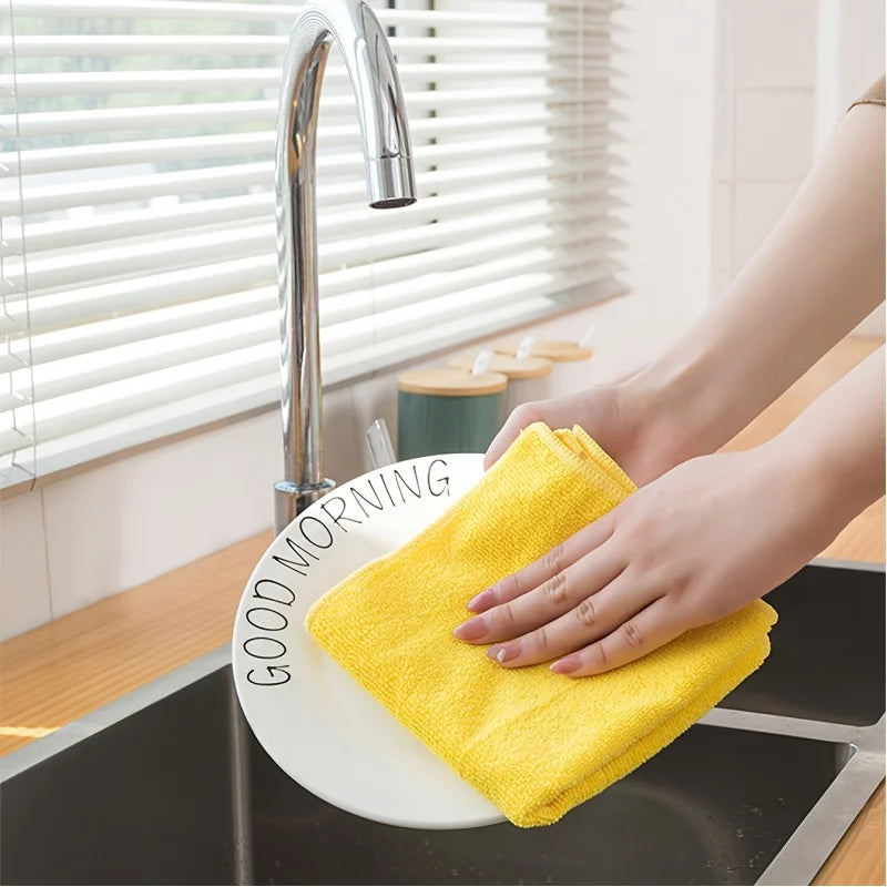 Microfiber Cleaning Cloths - Polyester, multi-surface streak-free. For outdoor, bathroom, kitchen, patio. Super absorbent, versa