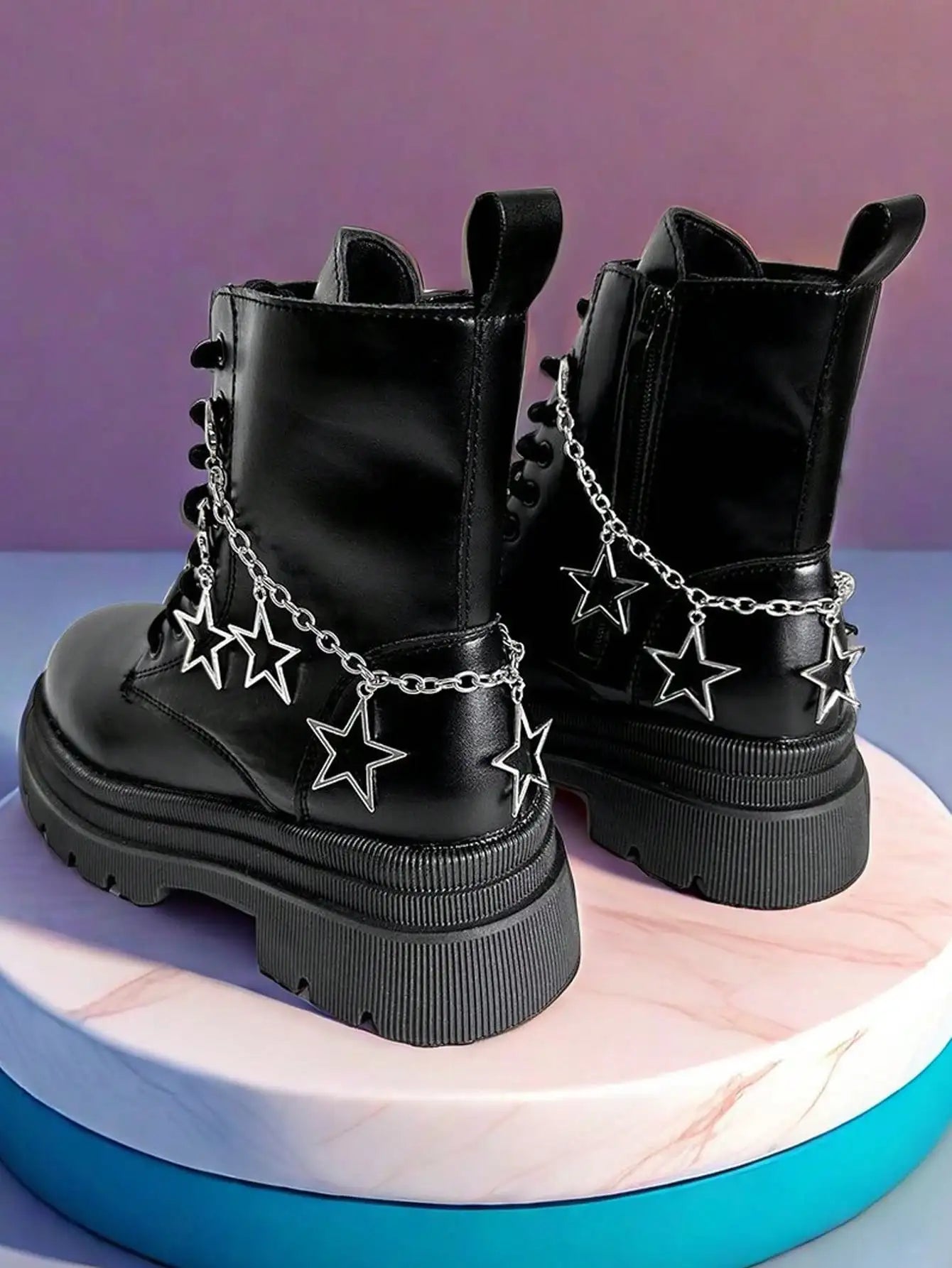 2 Pieces Hollow Star-Shaped Pendant Shoe Chain, Star-Shaped Boots and Shoe Accessories, Hollow Five-Pointed Star Exaggerated Pendant Titanium Steel Chain Shoe Chain Personalized Versatile Star Boots Shoe Accessories New Trend
