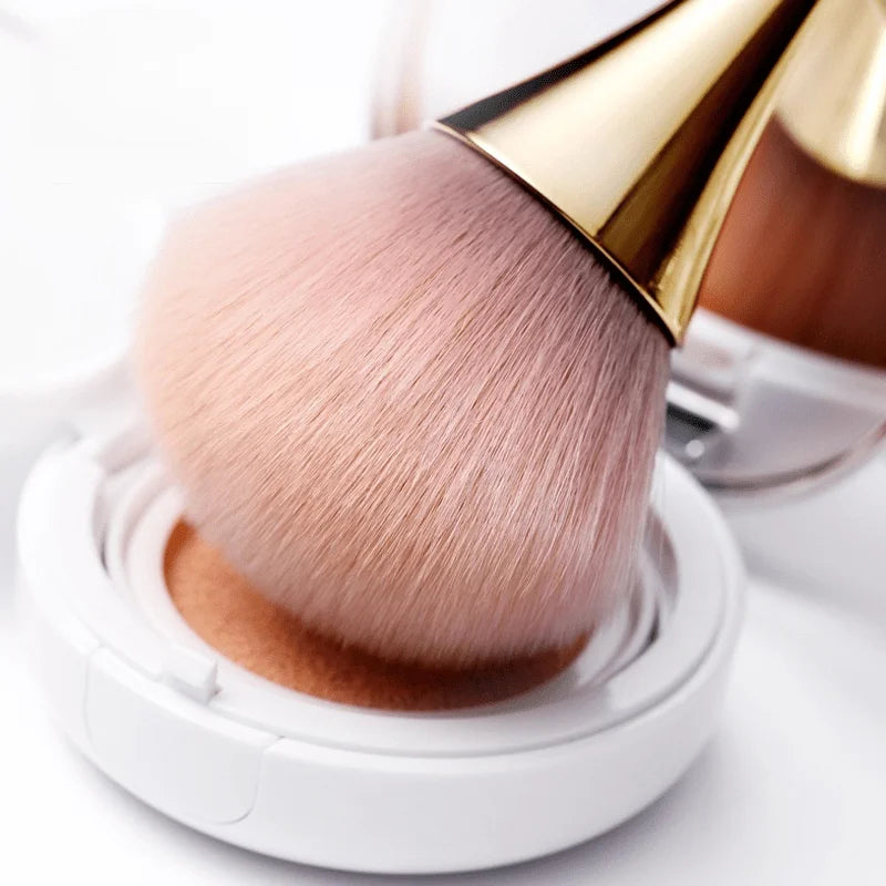 Luxurious nail brushes, new makeup brushes, blush brushes, nail brushes, dust brushes, and loose brushes
