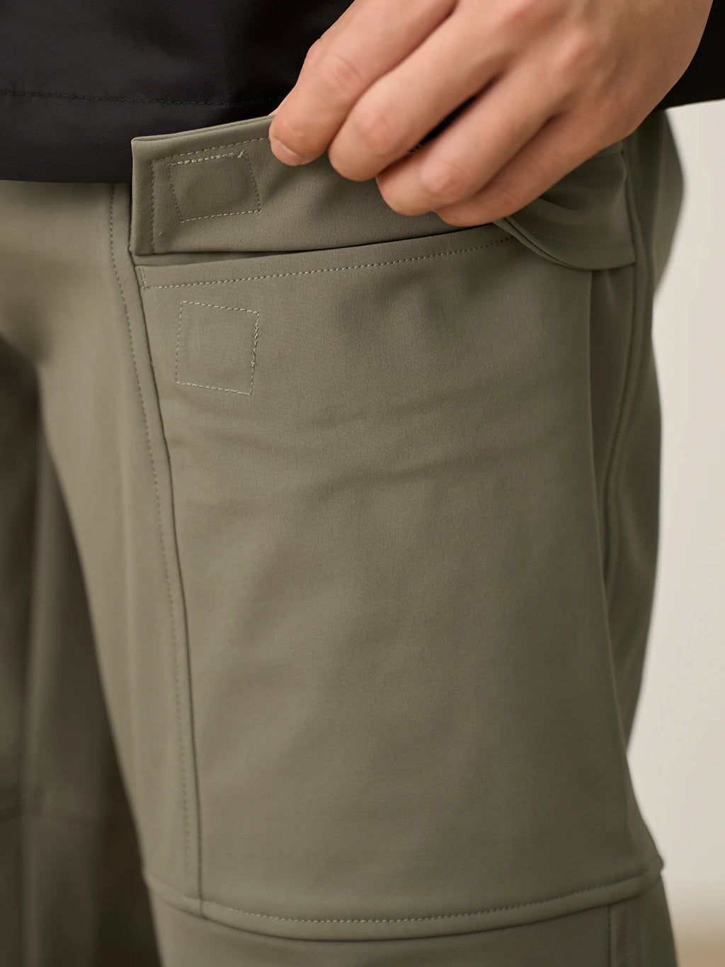 SIMWOOD 2026 Spring New Loose Straight Water Repellent Softshell Pants Men Elastic Hiking Trouser