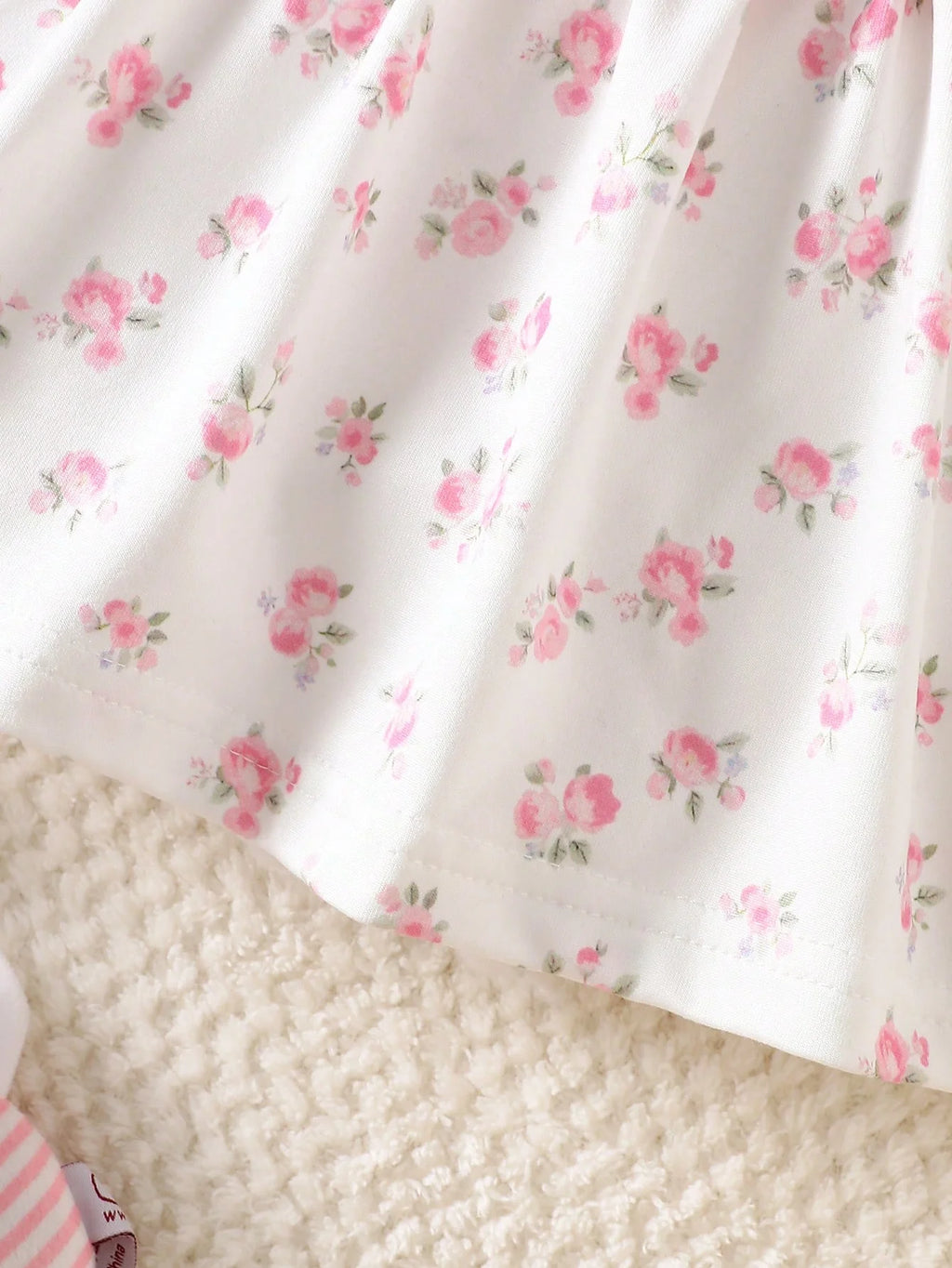 Summer newborn baby girl pink bow splicing small floral suspender dress fabric comfortable, cute, sweet and simple