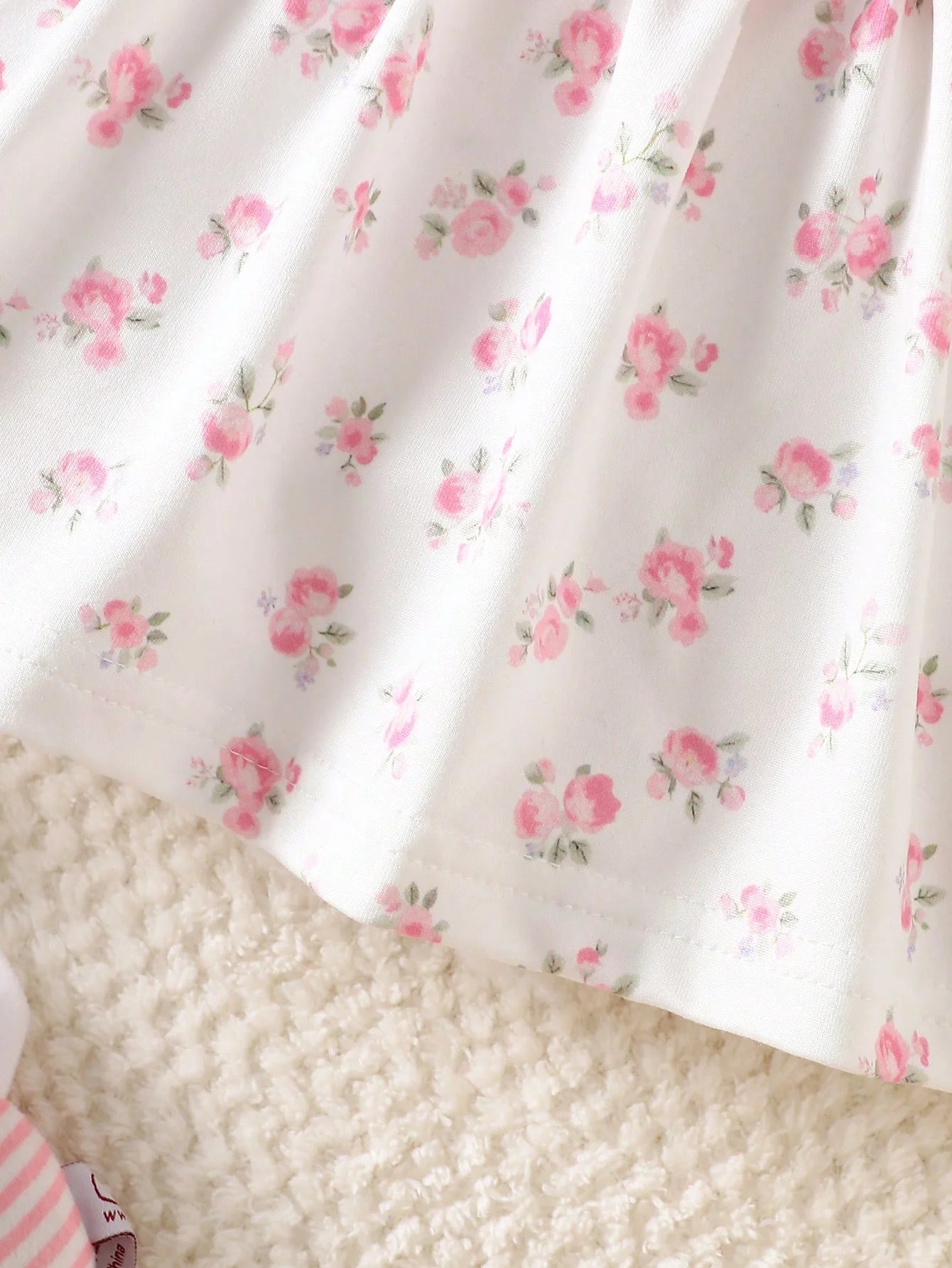 Summer newborn baby girl pink bow splicing small floral suspender dress fabric comfortable, cute, sweet and simple