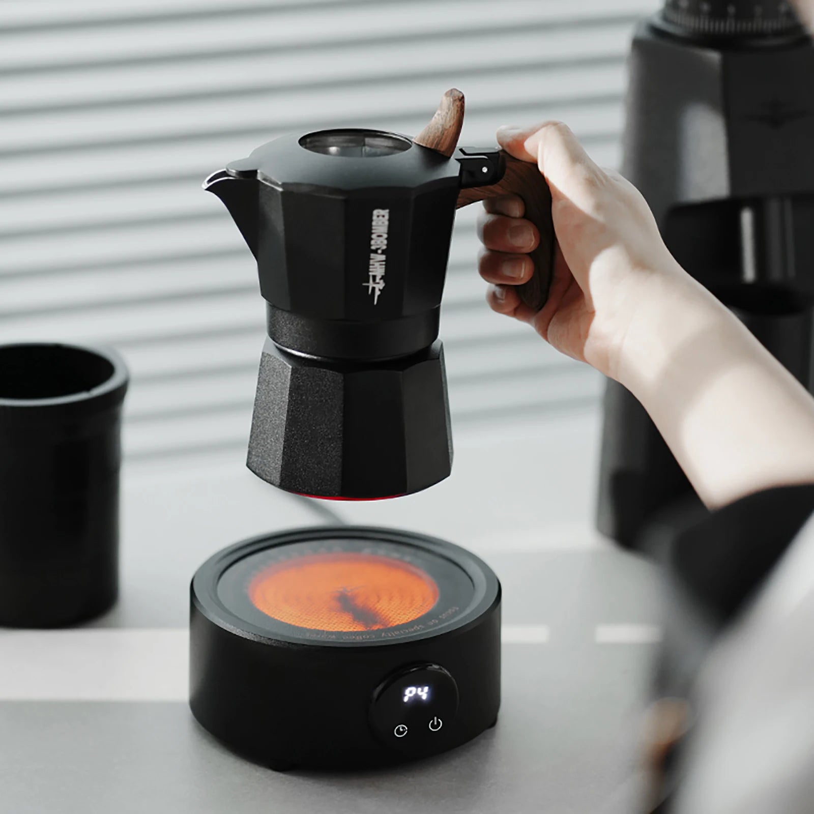 MHW-3BOMBER Mini Coffee Electric Stove for Moka Pot 800w Ceramic Cooktop Milk Water Heating Furnace Coffee Tool Camp Kitchen Use